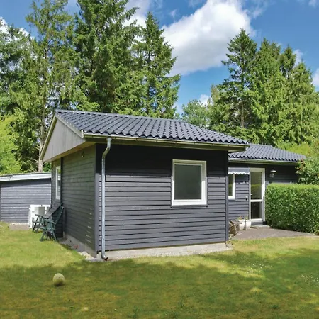 Dom wakacyjny Three-bedroom Holiday In